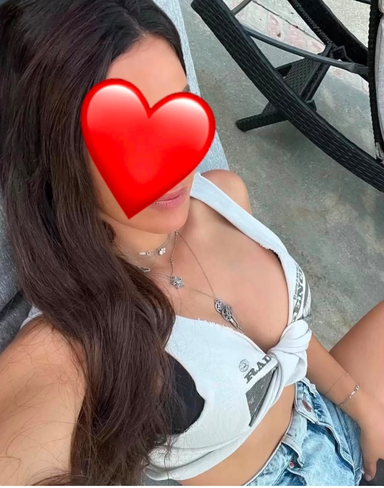 בחורה איכותית – בהוד השרון
