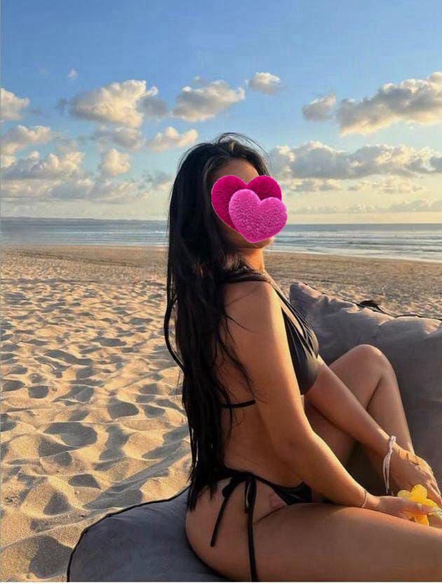 בפתח תקווה- מארחות לוהטות