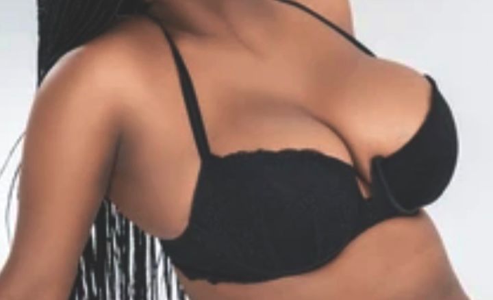קלי אפריקאית מבנה גוף סקסי – בחיפה