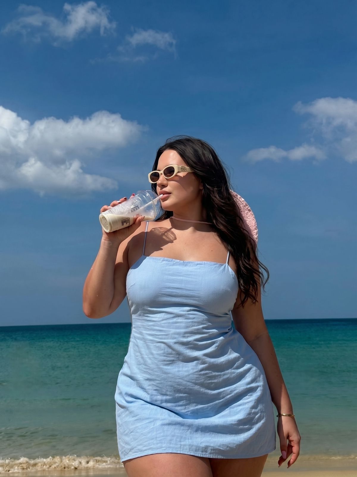 תל אביב מארחת חושנית מבנה גוף סקסי